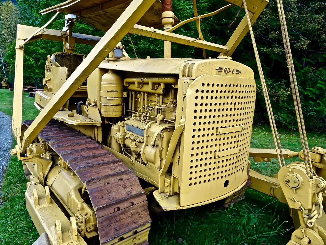 Motor grader GR215/GR215A